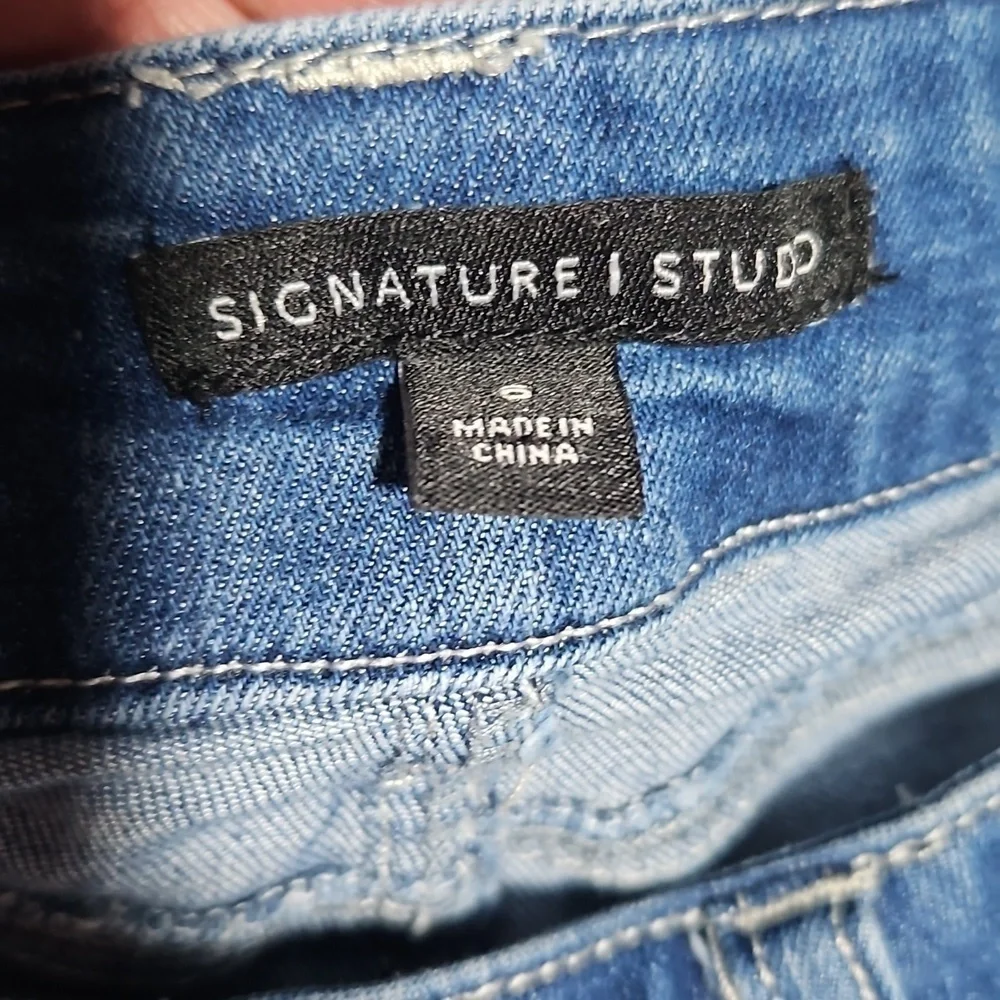 Signature Studio Crop Tassle Hem Destroyes Jeans Mid Rise 6 Short VGUC